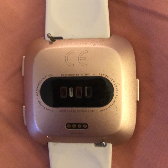 Fitbit Versa - Picture 3 of 3